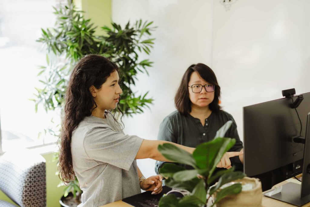 Author Viviana Rosas with a colleague. Post title: Build Trust on a Short Software Project