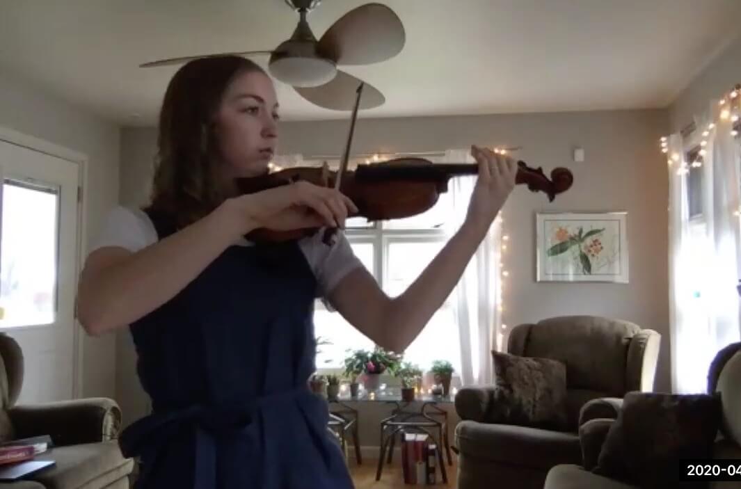 Frau spielt Violine
